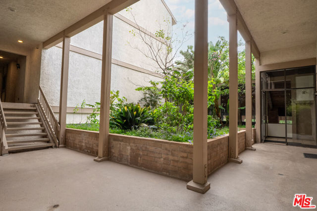 3480 Barham Boulevard, Los Angeles CA: https://media.crmls.org/mediaz/f52e87da-4c20-4ba4-a059-4f8bd2e8df66.jpg