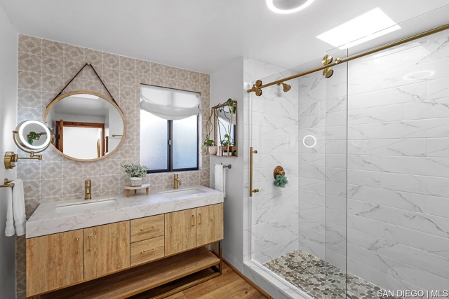 6026 La Granada, Rancho Santa Fe CA: https://media.crmls.org/mediaz/f52ec7b0-5b2b-46aa-98ad-f98eac505fa7.jpg