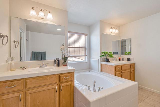 367 Sunburst Street, Los Banos CA: https://media.crmls.org/mediaz/f52ed825-f026-4cca-aae5-6f37ed0cb550.jpg