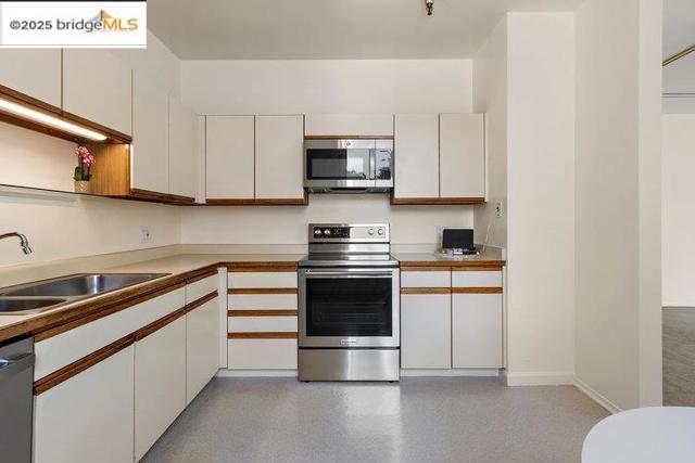 351 Buena Vista Ave E, San Francisco CA: https://media.crmls.org/mediaz/f52faa08-9d35-4ebc-af35-858bad7a2664.jpg