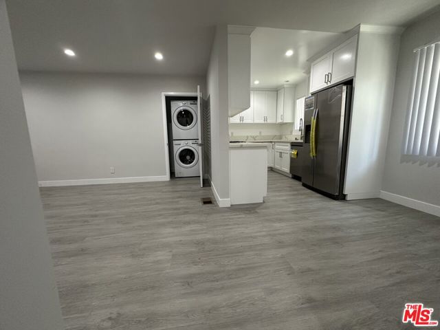 1118 S Holt Avenue, Los Angeles CA: https://media.crmls.org/mediaz/f52fe0a9-385c-43fd-8b43-dd6bda1970a0.jpg