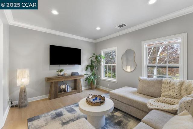 1826 Alameda Diablo, Diablo CA: https://media.crmls.org/mediaz/f52fe6de-1fd5-4841-97e4-1a4736948b0b.jpg