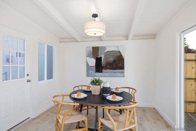 4626 4628 Derrick dr, San Diego CA: https://media.crmls.org/mediaz/f5305498-11d7-47ac-b9d4-54da3ebf8379.jpg