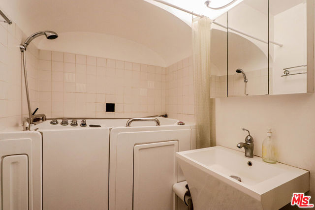 3131 & 3135 Oakcrest Drive, Los Angeles CA: https://media.crmls.org/mediaz/f530ab6b-b6f8-4a08-ae3e-32126c3899f5.jpg