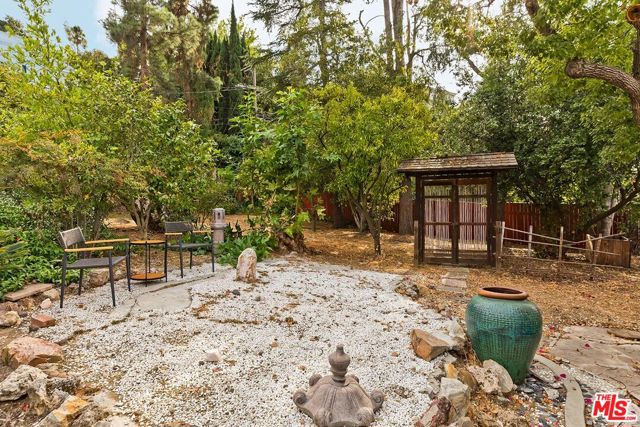 2541 Park Oak Drive, Los Angeles CA: https://media.crmls.org/mediaz/f53126cf-3c1d-4081-9d95-95c0e6925262.jpg