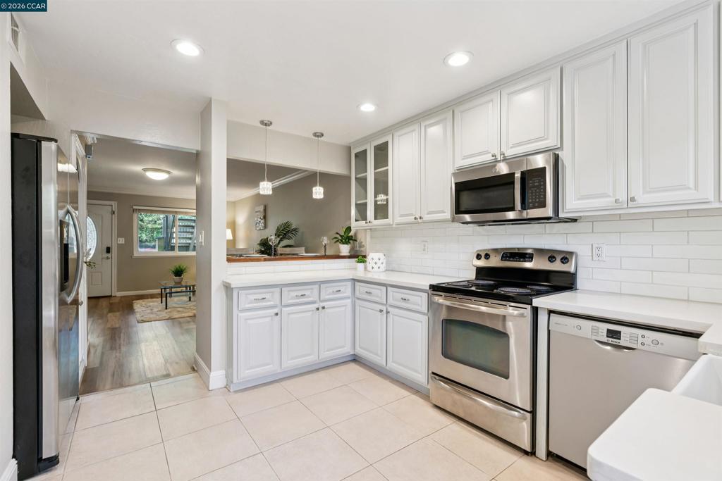90 Laurel Dr