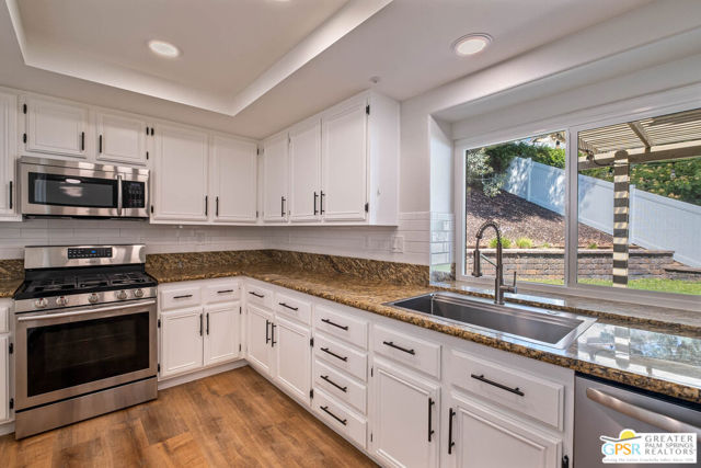 29136 Stonegate Lane, Highland CA: https://media.crmls.org/mediaz/f531885e-e7e4-4fb9-807c-7240f57893b3.jpg