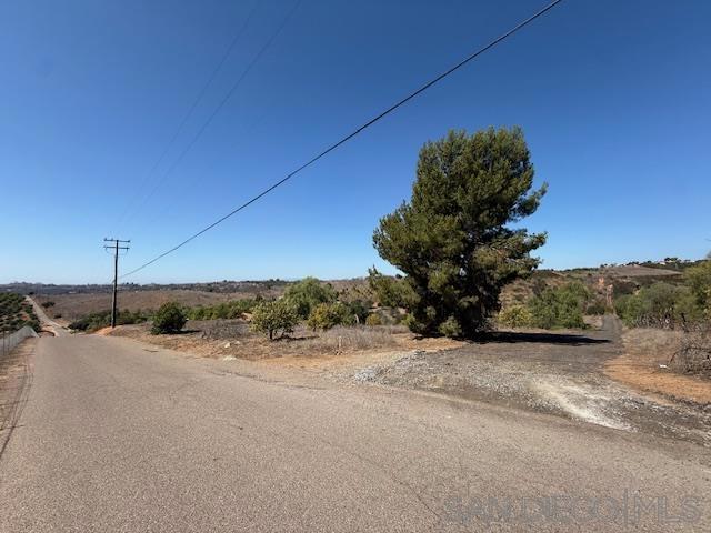 9562 Covey Ln, Escondido CA: https://media.crmls.org/mediaz/f531e818-a3f9-415a-a16d-4ceca0b88651.jpg