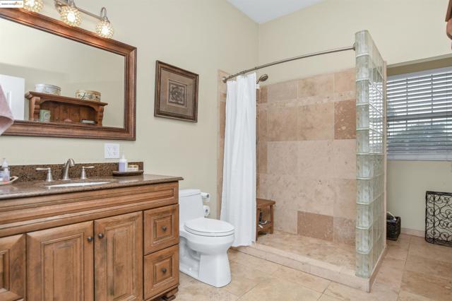 4828 Sellers Ave, Brentwood CA: https://media.crmls.org/mediaz/f5320c15-79ec-4a98-83e7-6a6ae5b47b5a.jpg