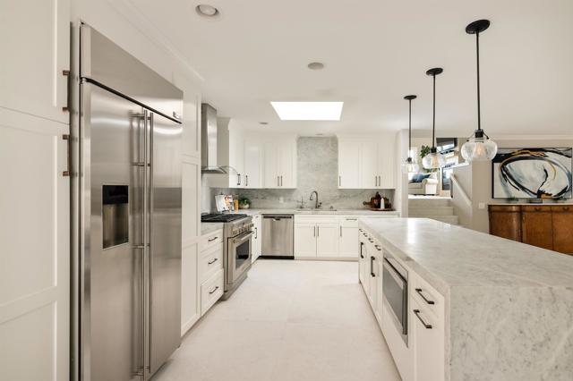 5918 Germaine Lane, La Jolla CA: https://media.crmls.org/mediaz/f5321ecf-769a-4613-a274-529ca0dffccc.jpg