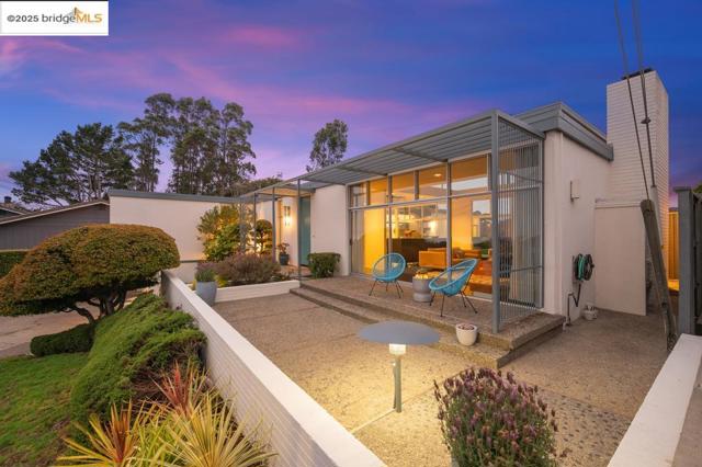 7145 View Ave, El Cerrito CA: https://media.crmls.org/mediaz/f5325ab1-3635-4899-9b6d-d95681d5744b.jpg