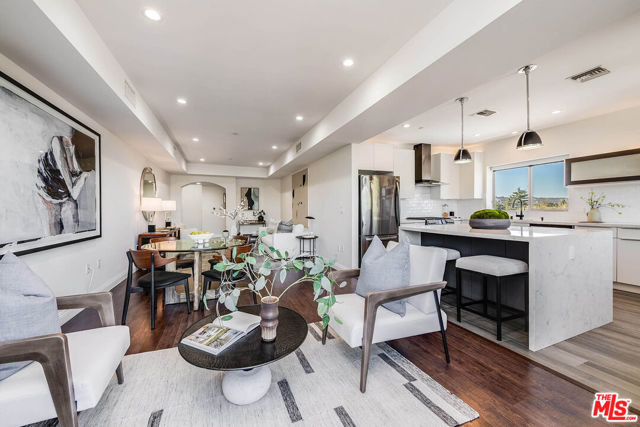 11218 Camarillo Street, 406 photo 11
