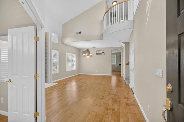 5817 Spring Flower Drive, Elk Grove CA: https://media.crmls.org/mediaz/f53380ff-cfe2-485c-aed9-1b6bac72e493.jpg