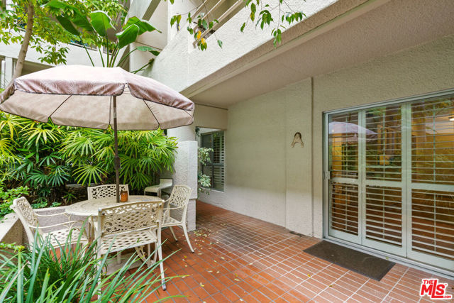 1131 Alta Loma Road, West Hollywood CA: https://media.crmls.org/mediaz/f533bae4-3912-4170-98e3-1a9f8b0af804.jpg