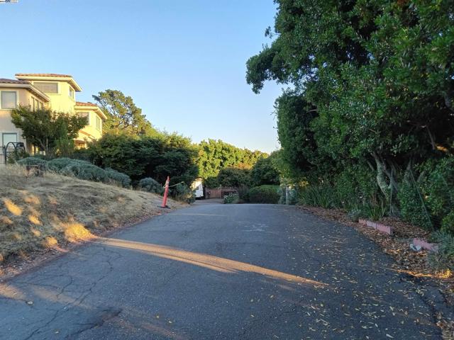 0 Villanova Dr, Oakland CA: https://media.crmls.org/mediaz/f533bd6c-e56a-4def-ad1d-403950de6763.jpg