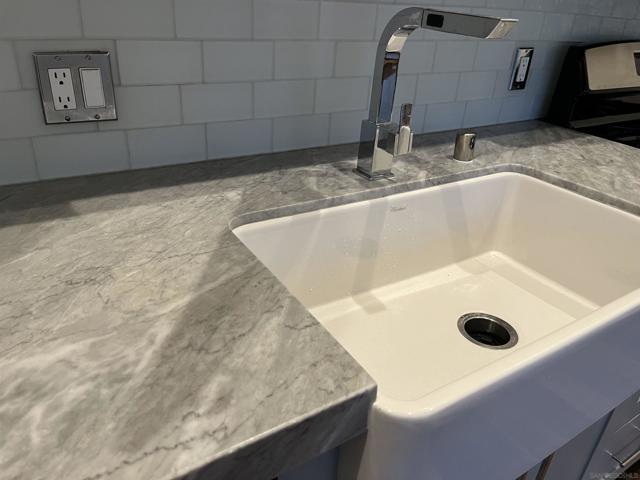 687 S Coast Highway, Encinitas CA: https://media.crmls.org/mediaz/f533eaf5-6cc8-4789-9491-5d64c308ef21.jpg