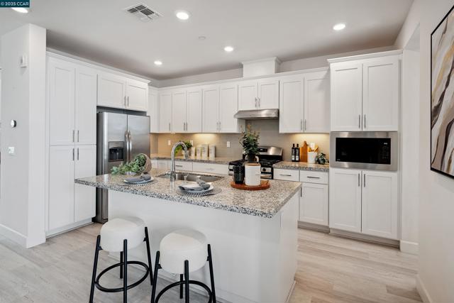 92 Zenith Cmn, Fremont CA: https://media.crmls.org/mediaz/f5343103-b8e0-4b1c-bdc1-40fe9944be70.jpg