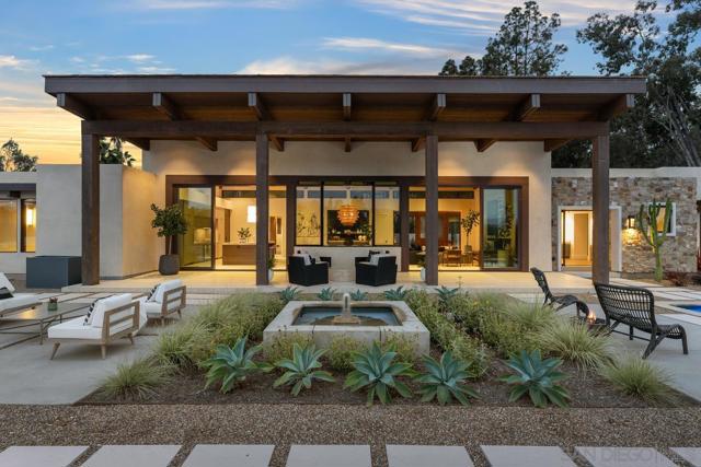 4728 El Aspecto, Rancho Santa Fe CA: https://media.crmls.org/mediaz/f534f80c-5238-4cd2-94a5-6beee472c95e.jpg
