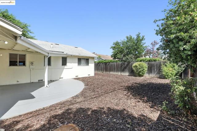 6725 Austin Way, Sacramento CA: https://media.crmls.org/mediaz/f535f913-24bc-47de-b7bf-6d5d12518532.jpg