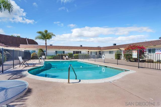 806 E 4Th Ave, Escondido CA: https://media.crmls.org/mediaz/f5367fea-9612-43d7-8755-1c3c898bd757.jpg