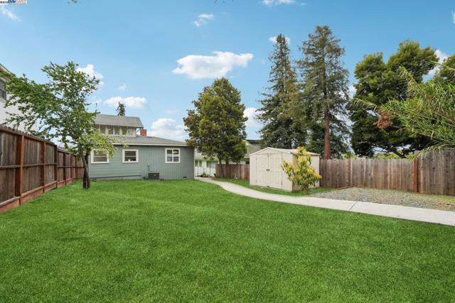 2155 42nd ave, Oakland CA: https://media.crmls.org/mediaz/f536febb-c803-4957-8fba-532773c4f512.jpg