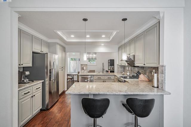 6192 Lakeview Cir, San Ramon CA: https://media.crmls.org/mediaz/f5371b15-2c91-4cc5-8b28-01e1f617a0f1.jpg