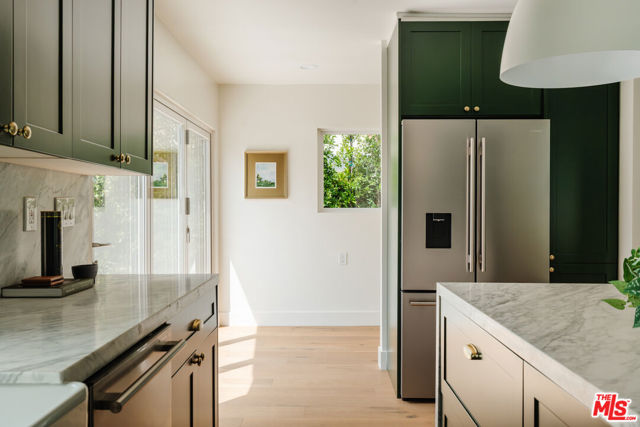 2221 Virginia Road, Los Angeles CA: https://media.crmls.org/mediaz/f537a37f-1d44-45fa-a5d2-43c3bd15f90b.jpg