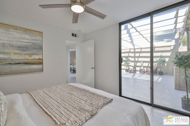 833 N Calle De Flora Vista, Palm Springs CA: https://media.crmls.org/mediaz/f537c374-d285-4bc4-be8c-c236f2c39530.jpg