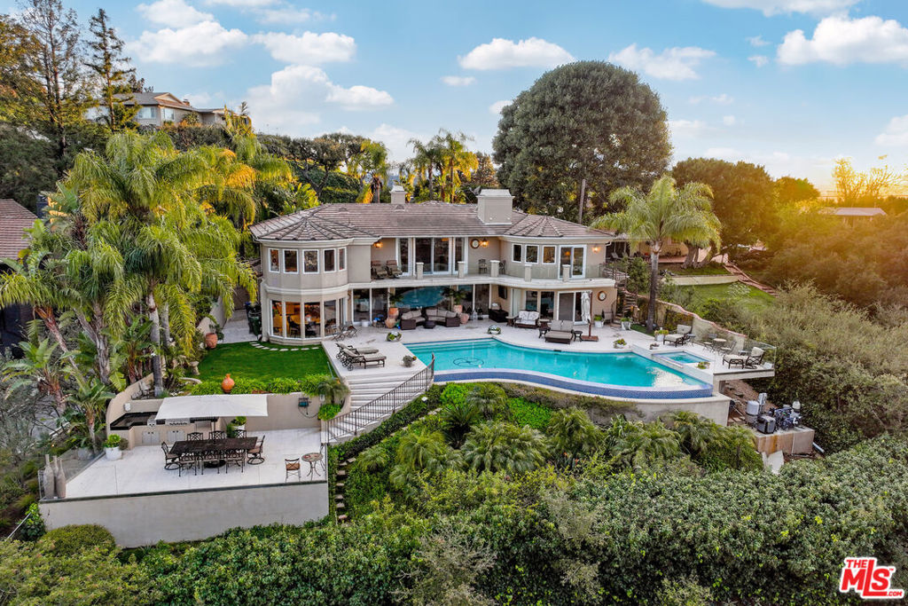 7833 Torreyson Drive, Los Angeles, CA 90046