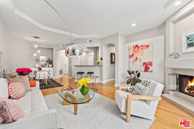 11680 Montana Avenue, Los Angeles CA: https://media.crmls.org/mediaz/f538c209-88f3-4155-87b5-30090c9fc6cb.jpg