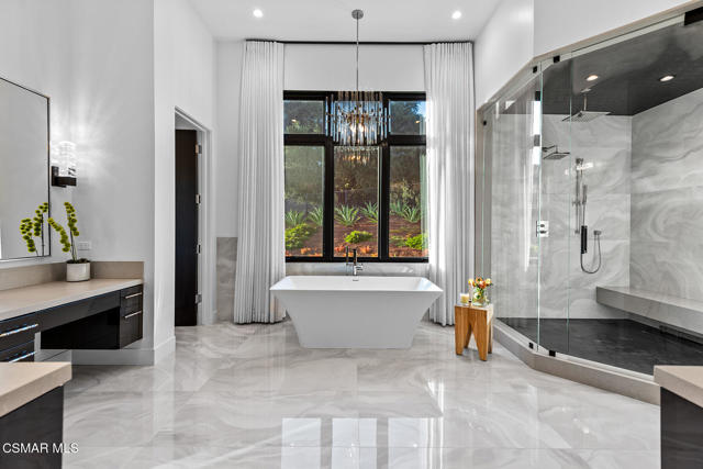 2111 High Knoll Circle, Thousand Oaks CA: https://media.crmls.org/mediaz/f538f50d-f3dc-4723-902d-07c6c32d7c80.jpg