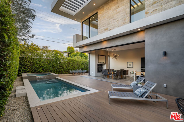 8356 W 4th Street, Los Angeles CA: https://media.crmls.org/mediaz/f5397c39-37d6-4015-ac2f-fae5deef3163.jpg
