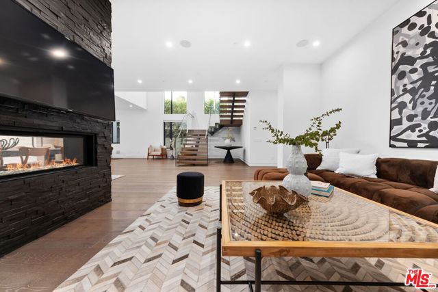 1609 N Stanley Avenue, Los Angeles CA: https://media.crmls.org/mediaz/f5399d41-0ba7-4a1c-8e8d-21ee05c6717a.jpg