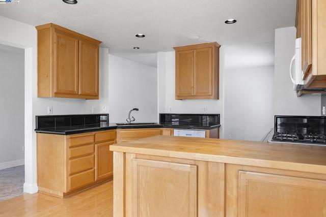 143 Shelterwood Ln, Danville CA: https://media.crmls.org/mediaz/f539ac20-4442-480a-bbe0-2e57f96b2680.jpg