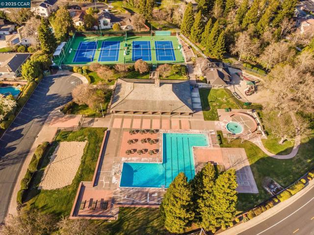 46 Saint Mark Ct, Danville CA: https://media.crmls.org/mediaz/f539b2e4-f957-40bc-b460-7519f1131970.jpg