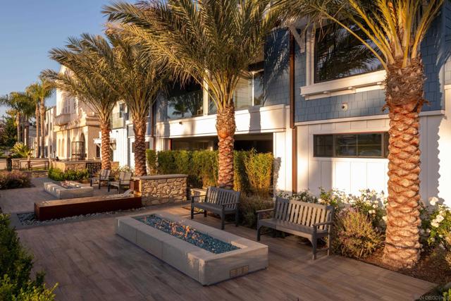 541 Orange Ave, Coronado CA: https://media.crmls.org/mediaz/f539fbf3-145d-4dd6-a6d5-a79f2dd947e6.jpg
