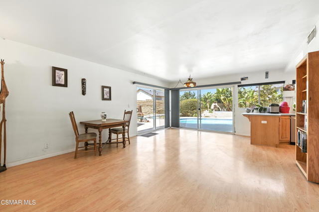 1589 N Alva Circle, Simi Valley CA: https://media.crmls.org/mediaz/f53a60f2-7279-4cf5-9a6c-da56d0903129.jpg