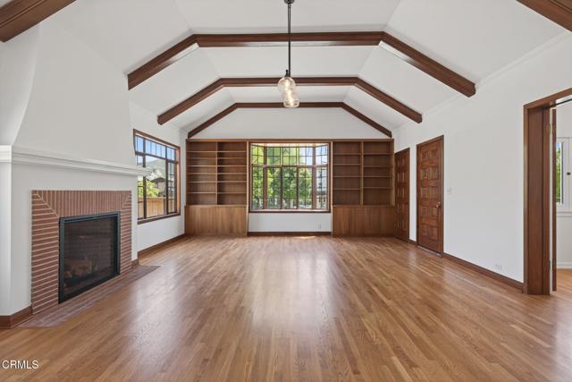 181 197 Klamath Street, Ventura CA: https://media.crmls.org/mediaz/f53acb5c-10ca-4fe1-9735-6f5718ba3976.jpg