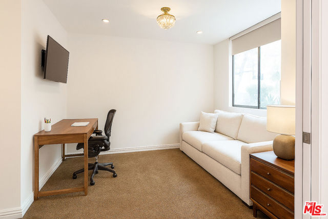 865 Comstock Avenue, Los Angeles CA: https://media.crmls.org/mediaz/f53ae78a-b842-4ead-9fb3-09e610f14589.jpg