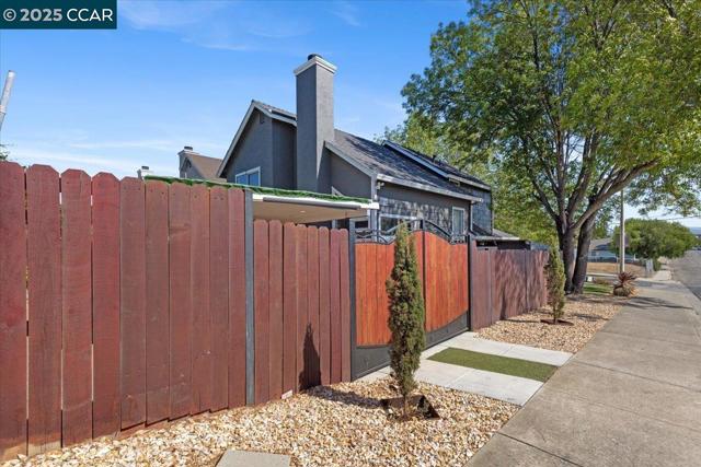 301 Grangnelli Ave, Antioch CA: https://media.crmls.org/mediaz/f53b1e51-7e34-4bdc-b880-0ca37eef59e0.jpg