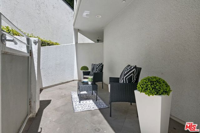 171 N Church Lane, Los Angeles CA: https://media.crmls.org/mediaz/f53b97b5-1866-487d-946b-68a2750cc746.jpg
