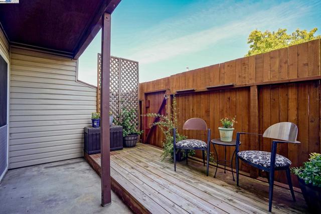 627 Military E St, Benicia CA: https://media.crmls.org/mediaz/f53bbf36-87b2-45fc-ae6e-9af5614f1d83.jpg