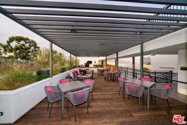 11036 Moorpark Street, Los Angeles CA: https://media.crmls.org/mediaz/f53c3689-f9c3-41f1-933d-84f2eb55c009.jpg