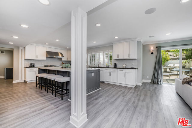 3544 Laurel Canyon Boulevard, Studio City CA: https://media.crmls.org/mediaz/f53c6c27-8491-4c9f-a222-520a5c3da29b.jpg