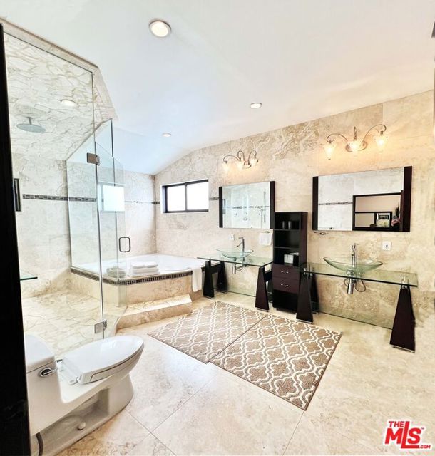 12751 Mulholland Drive, Beverly Hills CA: https://media.crmls.org/mediaz/f53c8c88-b1c3-4995-89fa-464a845344ae.jpg