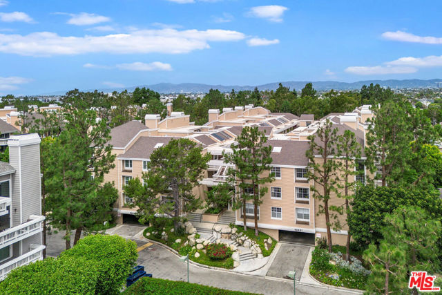 4342 Redwood Avenue, Marina del Rey CA: https://media.crmls.org/mediaz/f53c93e6-b17e-4a3f-8cf8-f7dcb145ea0e.jpg