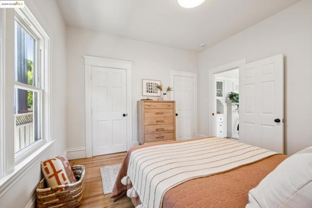 327 Hudson St, Oakland CA: https://media.crmls.org/mediaz/f53cb638-eab9-42cd-8ef3-b2fc79eeebeb.jpg