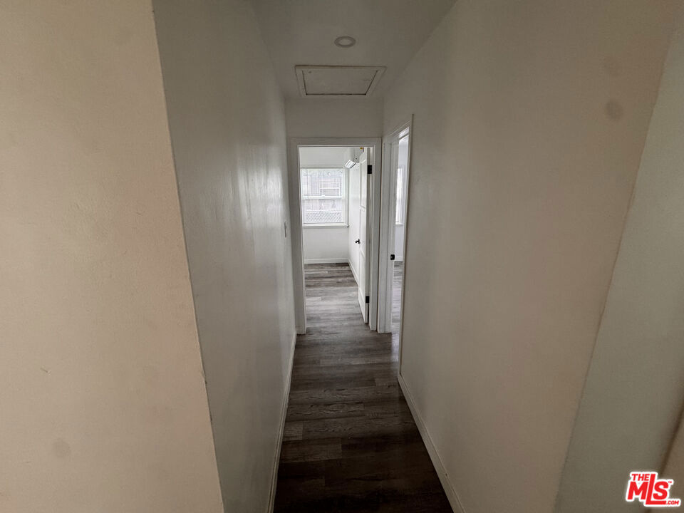 https://media.crmls.org/mediaz/f53cc1e9-283f-45e0-88a1-b9ce159f8809.jpg?preset=X-Large