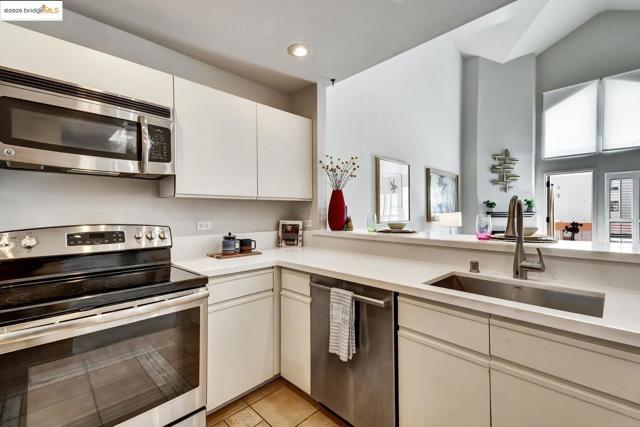245 Perkins ST, Oakland CA: https://media.crmls.org/mediaz/f53db5e3-d847-4720-8e54-a9281e2ac1a7.jpg