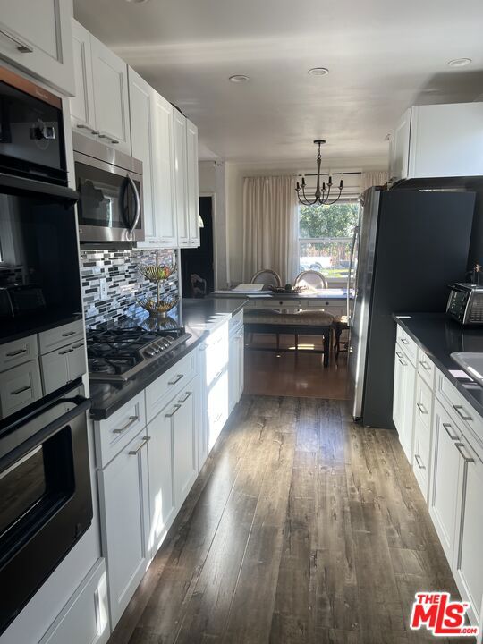 7645 Genesta Avenue, Van Nuys CA: https://media.crmls.org/mediaz/f53dcbca-8216-498d-8dea-d9f73a1562e3.jpg